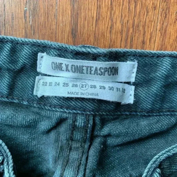 Black distressed jeans with zippers - Picture 5 of 8